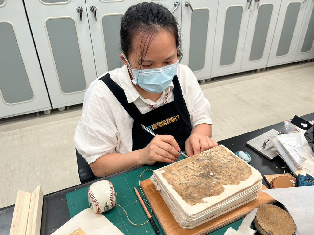 500年手抄古兰经 国立台湾图书馆花2年多修旧如旧